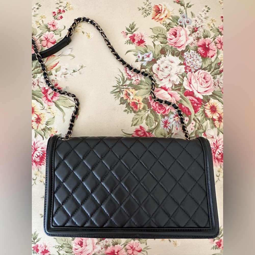 Authentic Chanel Purse. - Picture 6 of 12